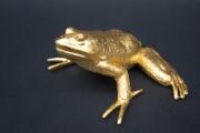 Frosch aus massivem Aluminium gegossen und mit echtem Blattgold vergoldet