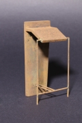 Modell für ein Stehpult aus rostigem Stahl
