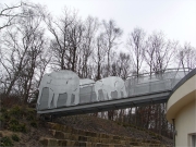 Elefanten Skulpturen an einer Fluchtwegebrücke für die Albert-Schweitzer-Schule der Stadt Wedel