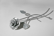 Rose aus Stahl für ein Grabmal
