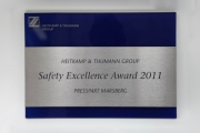 Safety Excellence Award 2012 aus Edelstahl, anlassbeschriftet auf Acrylglasträger