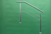 Treppengeländer aus feuerverzinktem Stahl mit 2 Knieleisten