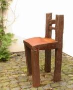 Stuhl aus rostigem Stahl geschweißt