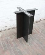 Tischgestell aus gelasertem Stahl