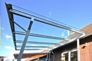 Terrassendach aus feuerverzinktem Stahl und Sicherheits Glas