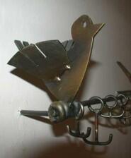 Garderobe aus Stahl mit gelaserten Vögeln und Doppelhaken