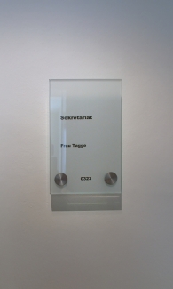 Türbeschilderung von topdeque für die Hastrabau Wegener GmbH