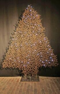 Tannenbäume aus 5 mm Draht, punktgeschweißt und beleuchtet