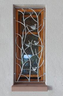 Astgitter mit 4 Vögeln
