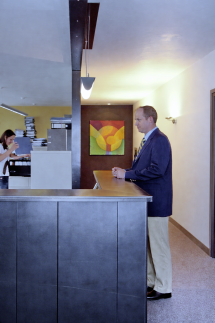 Empfangstresen für eine Anwaltskanzlei in Hildesheim