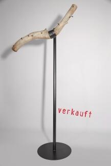 Baumstamm Garderobe mit einem kräftigen Ast