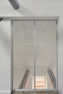 Mittig geteiltes Sprossenfenster im Loft Style