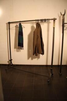 rollbare Garderobe in Meyers Hof im Zoo Hannover