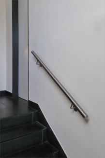 Zwei Wandhandläufe aus Edelstahl