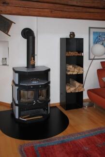 Dieses Kaminholzregal durften wir in die Schweiz liefern