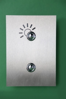 Klingelschild mit einem Lichttaster ohne Beschriftung