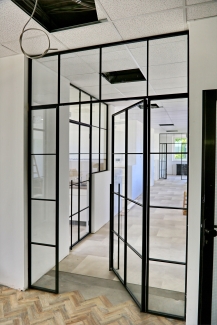 Büro Eingangstür im Loft Stil