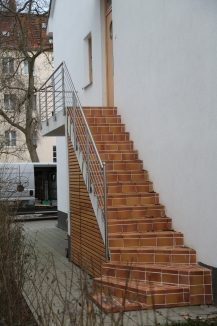 Relinggeländer aus Edelstahl mit 6 Knieleisten