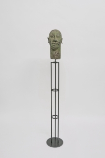 rundes, transparentes Skulpturenpodest