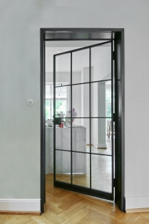 nachträglich angebaute Türzarge für eine unserer Loft Türen