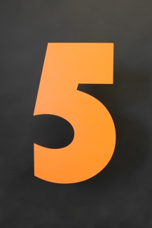 100 cm hohe XXXL Hausnummer aus 3 mm Edelstahl , lackiert