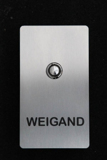 Klingelschild aus 3 mm Edelstahl mit lasergravierter Schrift
