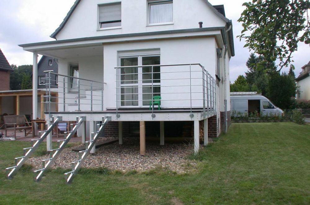 Terrassengeländer aus verzinktem Stahl mit Edelstahlhandlauf