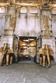 Shopeinrichtung und Beleuchtungsplanung im Dschungelpalast im Zoo Hannover