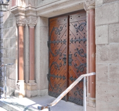 Restaurierung der seitlichen T&uuml;ren f&uuml;r St. Elisabeth in Hildesheim