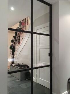 Glas Türe aus Stahl im Industrie Look