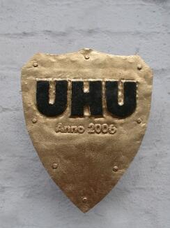 Sponsorenschild UHU für den Vogelpark Walsrode