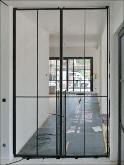 durchschwingende Pendel Glastür im Loft Style