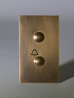 Klingelschild und Lichttaster aus Tombak Blech