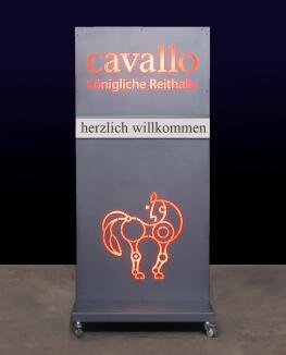 Rollbares, hinterleuchtetes Schild für Cavallo - königliche Reithalle in Hannover