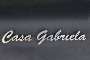 Edelstahl Schriftzug "Casa Gabriela" in Schreibschrift