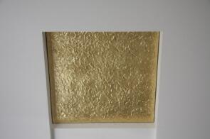 Vergoldeter Deckenbaldachin als Reflektionsfäche für eine...