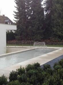 Zwei Schalenskulpturen für ein Wasserbecken in München