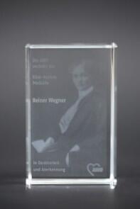 Die AWO verleiht die siebte  Elise-Bartels Medaille an Reiner Wegner