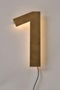 30 cm hohe Hausnummer aus Tombak mit LED Beleuchtung