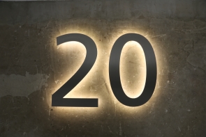 LED-Hausnummer "20"