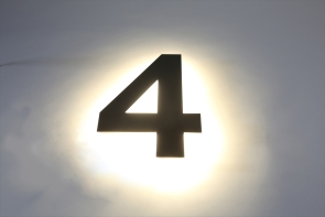 LED-Hausnummer "4" aus Edelstahl