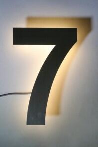 Edelstahl Hausnummer 7 mit LED hinterleuchtet