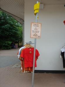 Kleiderständer in Tatzi Tatz Shop im Zoo Hannover