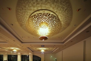 12 atemberaubende Kronleuchter für das Ramada Hotel in Berlin am Alexanderplatz