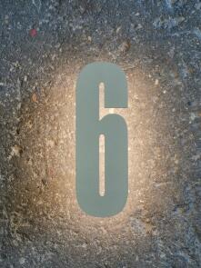 LED Hausnummer "6" in lackiertem Edelstahl