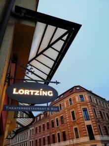 Ausleger für das Lortzing in Leipzig zur blauen Stunde