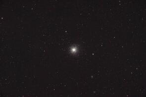 Messier 13, ein Kugelsternhaufen im Sternbild Herkules