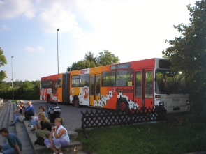 VIP Lounge in einem ausrangiertem Stadtbus für den VFV Hildesheim