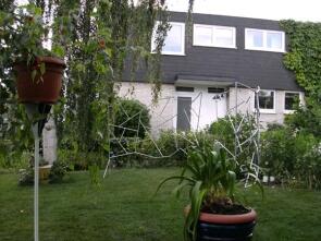 Halbrunde Garten Paravents als Rankhilfe aus feuerverzinktem Stahl mit Schmitzstruktur