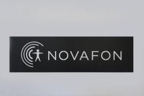 Schild aus lackiertem Edelstahl für Novafon